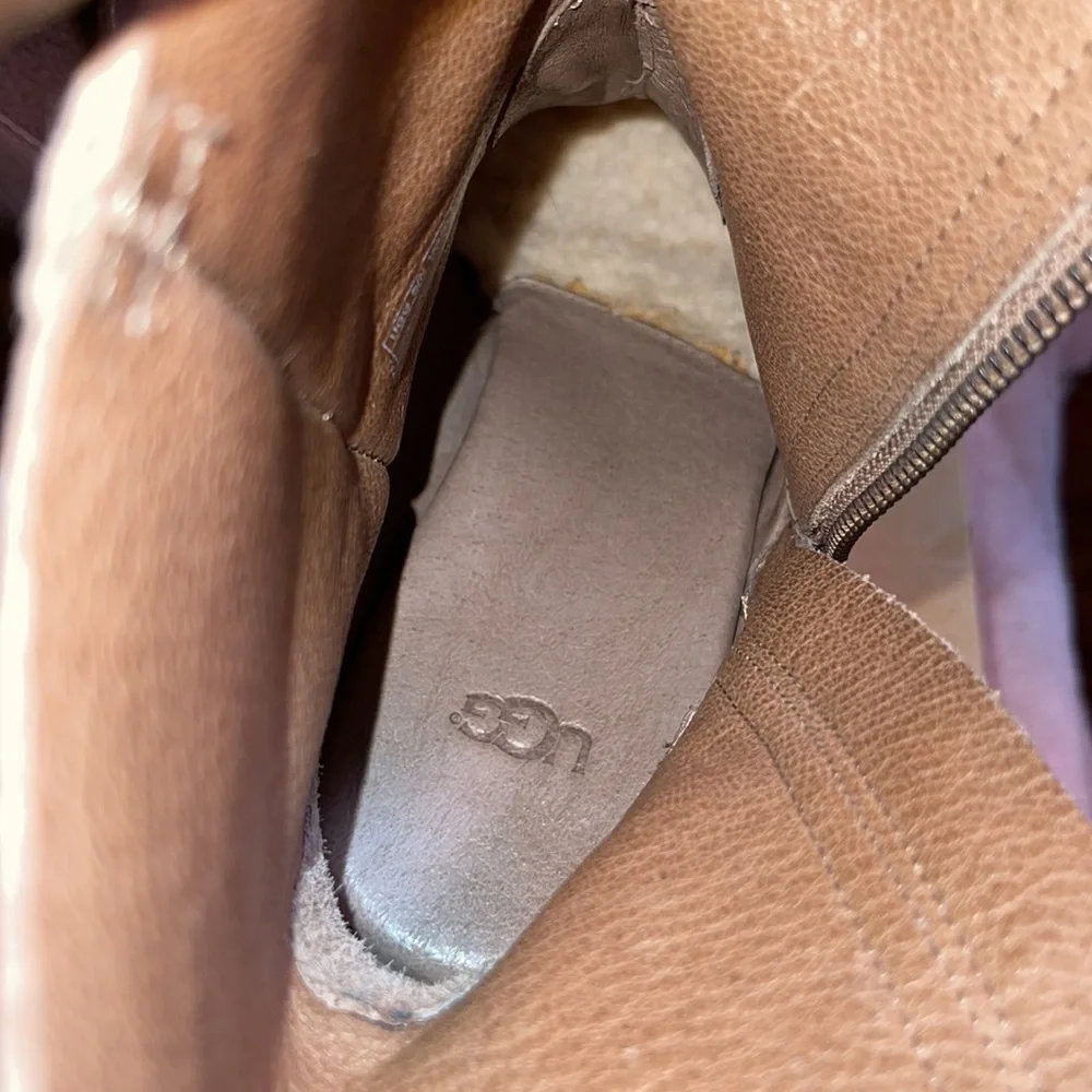 UGG Athena- Size 7.5 Excellent Condition - Picture 13 of 15
